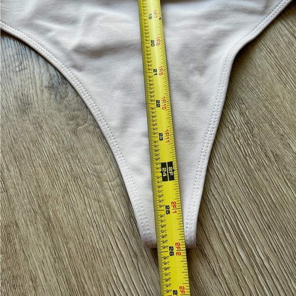 Aritzia Babaton Bodysuit Lailac Large - Picture 12 of 14